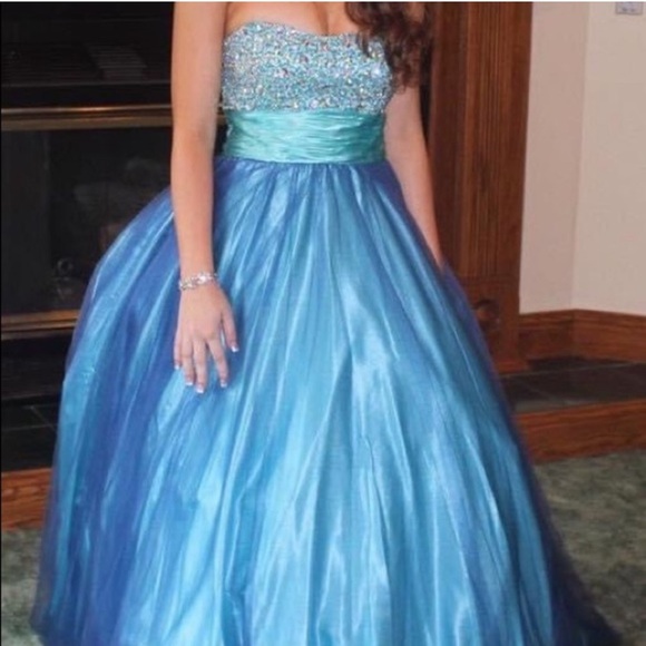 PROM BALLGOWN - Picture 2 of 3
